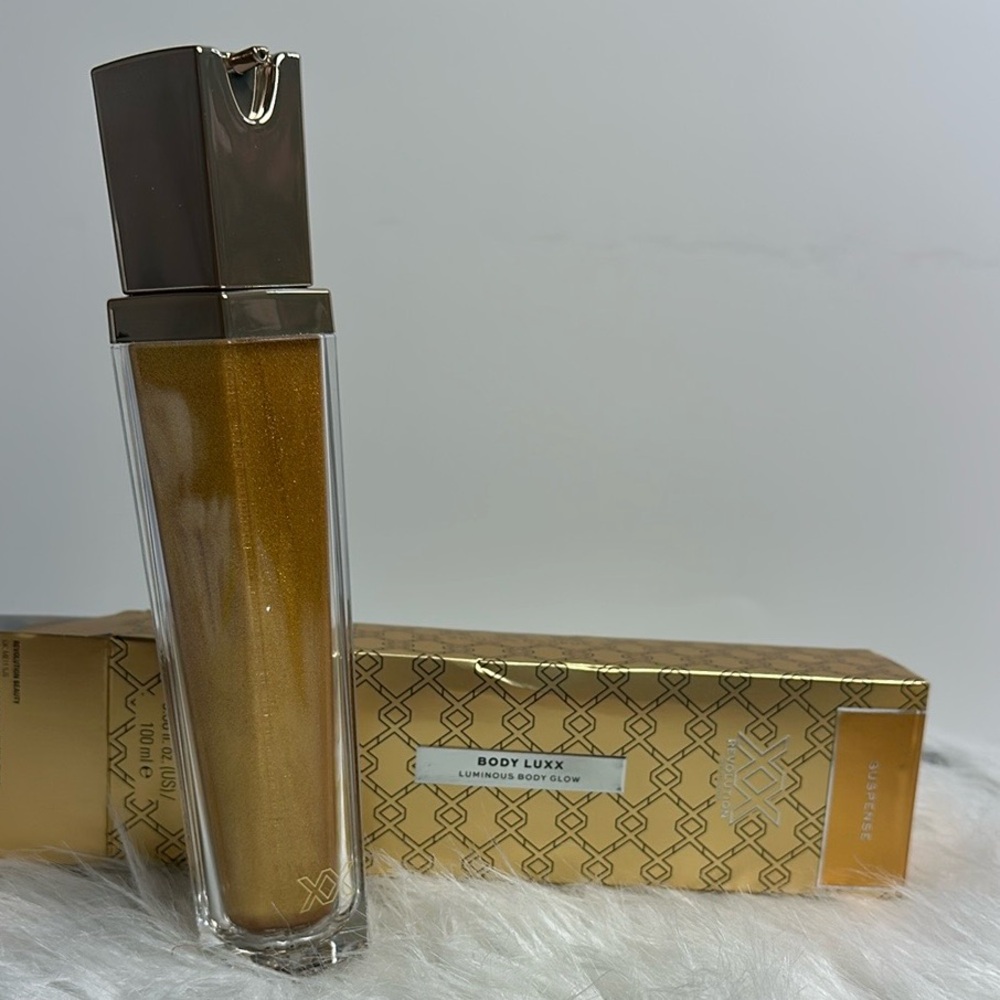 Revolution BODY‎ LUXX luminous body glow